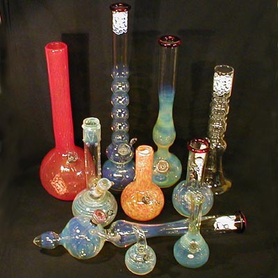 Bongs & 